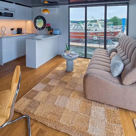 بوتيل « houseboat » Clim•balneo•rooftop•valence Rhone فالنسيا